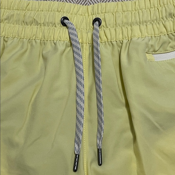 Vuori Clementine 2.0 Shorts 4" Sunlight Small - Picture 7 of 13